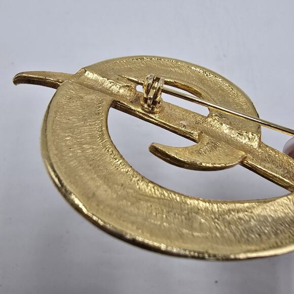 Vintage Musical Note Brooch Pin 3.75" Gold Tone Shiny Hammered Choir Band - Picture 4 of 6